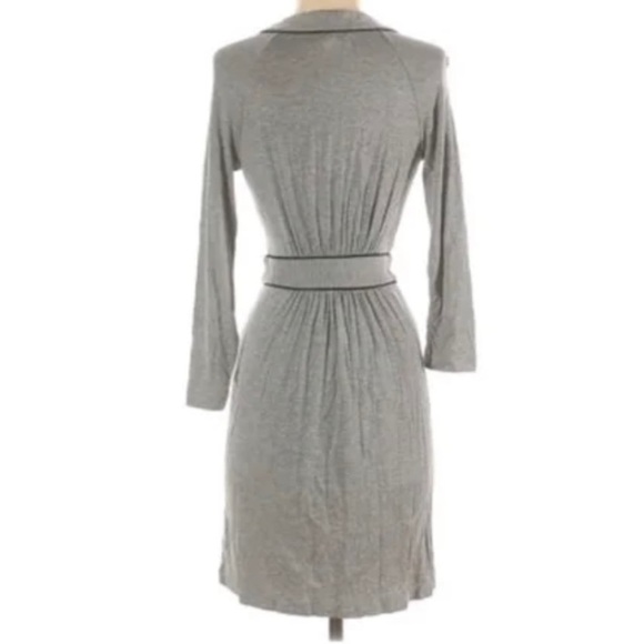 Bcbgmaxazria Dress Size Small Gray Knit Midi Long Sleeve Piping Trim Front Twist - Picture 2 of 11